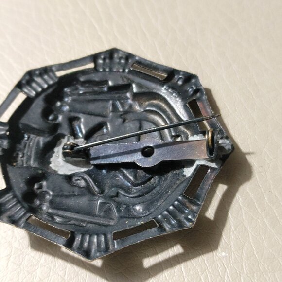 Large Hexagonal Lion Crest Brooch Pin Vintage Bronze Enamel Crown Banner Design - Picture 6 of 9